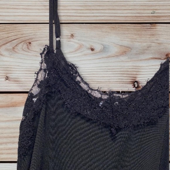 Black tank top with lace detailing - Picture 3 of 3